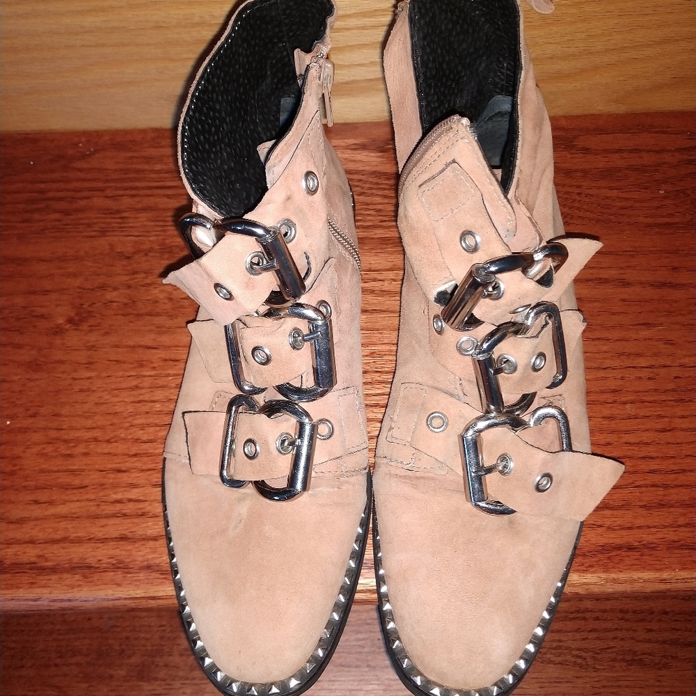 super chic Topshop tan booties
